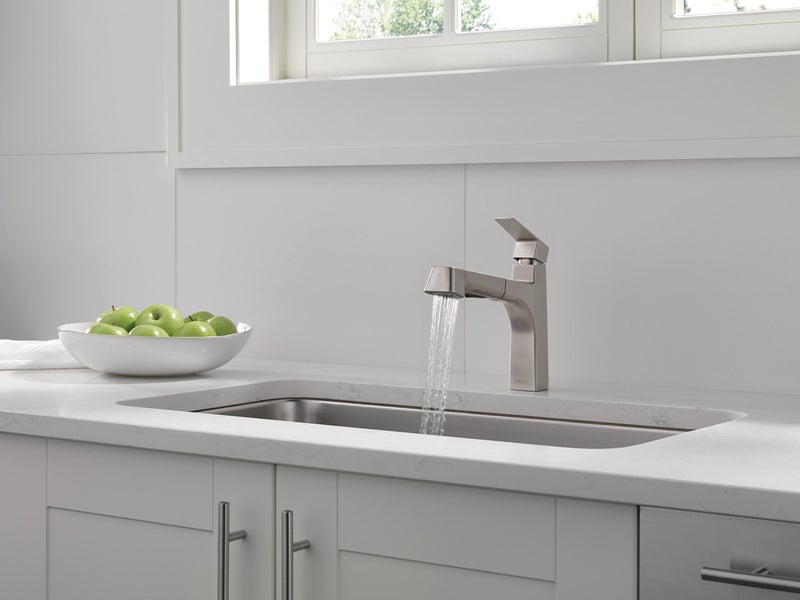 Peerless Xander Pull Out Kitchen Sink Faucet with Pull Out Sprayer, Stainless P6919LF-SS - Image 5